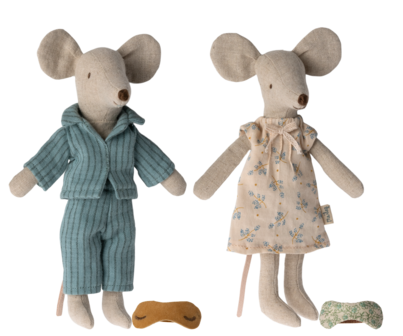 Maileg-Mum and dad mice in cigarbox